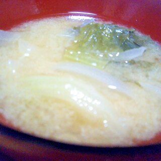 玉ねぎ&ロメインレタスの味噌汁